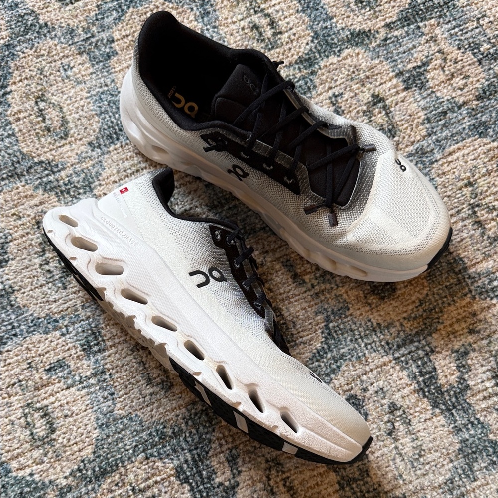 On Running cloud tilt size 10 women’s